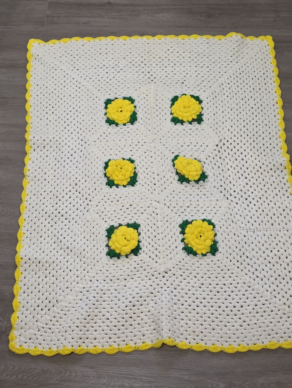 Vintage Crochet Handmade 3D Yellow Rose Afghan Lap Throw Granny Square 38 X 48